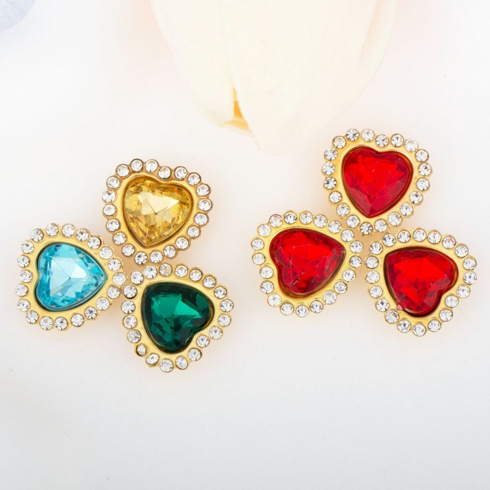 Heart Acrylic Sew-on Claw Rhinestone Buttons with Crystal Border for Hair Accessories gallery image 1 Heart Acrylic Sew-on Claw Rhinestone Buttons with Crystal Border for Hair Accessories gallery image 1